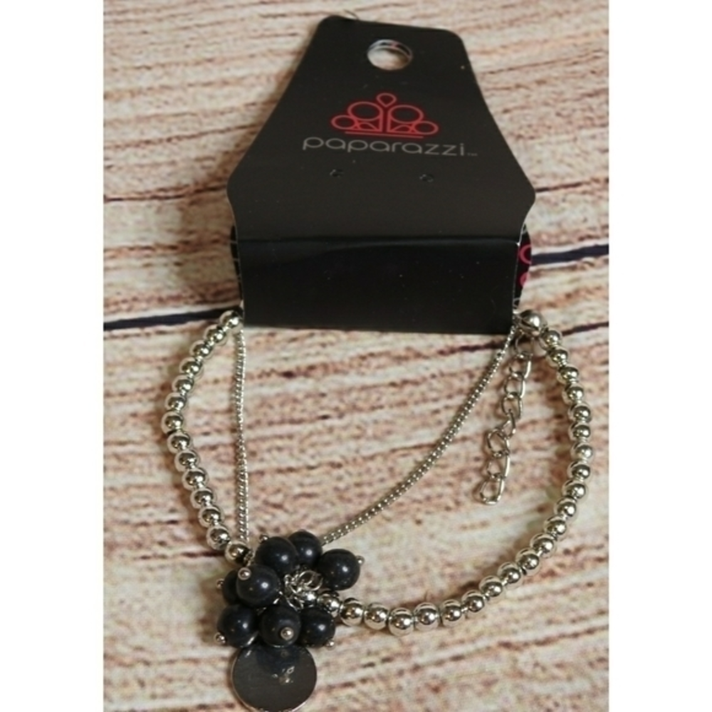 NWT Paparazzi Silver‎ and Black Bracelet